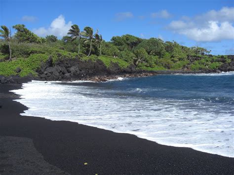 black sand beach in hana black sand beach black sand beach hawaii beautiful beaches