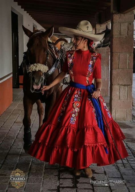 Pin De Hermelinda Villarreal En Vestidos De Escaramuza Xv Y Mas Vestidos De Escaramusa