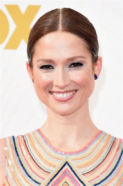 Ellie Kemper Zoom In On Every Stunning Beauty Look From The Emmys Red