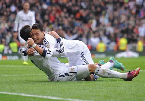 Cristiano Ronaldo S True Feelings About Mesut Ozil S Real Madrid Departure