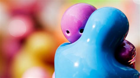 Wallpaper Purple Blue Hugging Balloon Toy Pink Figurines