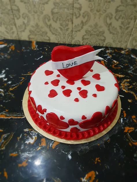 Get A Beautiful Small Heart Cake Design For Your Love Ones