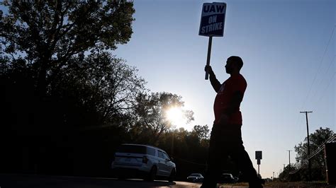 United Auto Workers Strike Against General Motors Enters Fifth Week
