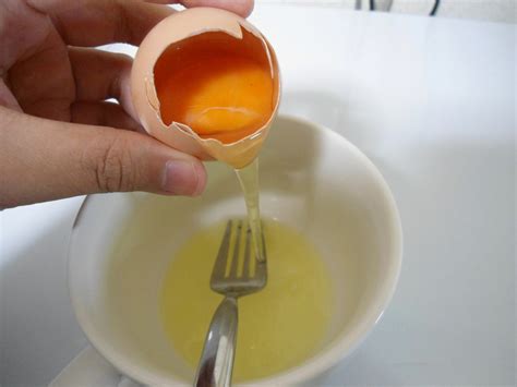 Campuran putih telur dan jus tomat merupakan obat pengusir ketombe yang sangat bagus. Cara Menghilangkan Bekas Jerawat dengan Cepat dan Aman ...