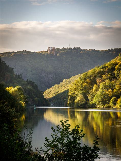 The saarland is a small federal state of germany, located in the west of the country and forming part of the german border with france and luxembourg. Die Saar bei Dreisbach « mein.saarland