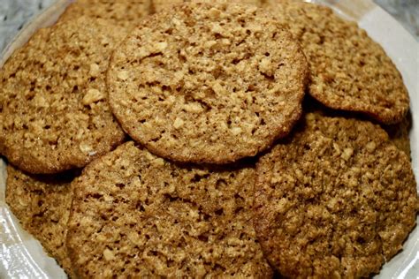 Crispy And Chewy Coconut Flour Oatmeal Cookies Everyday Latina