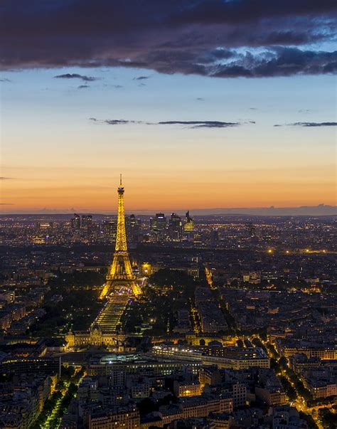夜、 ライトの街、 空中写真、 エッフェル塔、 夜、 街並み、 夜の光、 日没、 雲、 有名な場所、 パリ フランス、 都市スカイライン