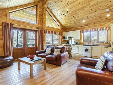 Phil was so helpful upon our arrival with recommendations where to eat, drink, shop and visit. Individual Log Cabins and Lodges in Scotland