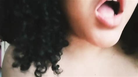 Molliges Latina Mädchen Steckt Ihren Dildo In Ihre Fette Muschi Xhamster