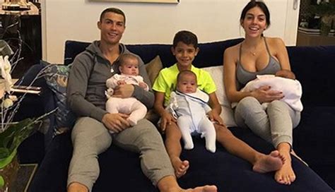 Esta Foto Revela El Parecido De Cristiano Ronaldo Con Sus Mellizos Diario El Mundo