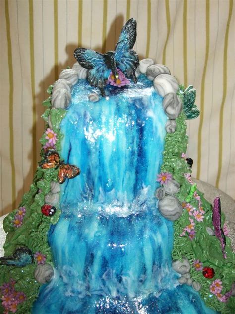 Some Of These Waterfall Cakes Are Pretty Neat I Think This One Looked