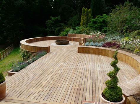 Are you immersed in decking designs for building a deck and searching for decking ideas? Garden Ideas 16 Nice Pictures Small Garden Ideas Decking ...
