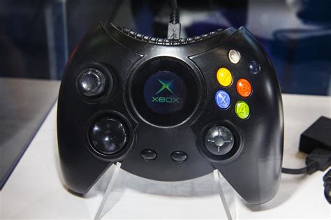 The xbox 360 controller comes in both wired and wireless versions. Original Xbox Controller 'The Duke' Returns in March - HRK ...