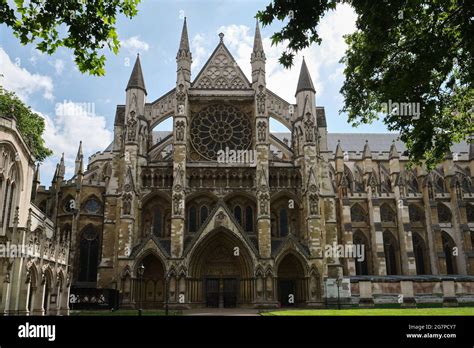 Westminster Abbey A Large Mainly Gothic Abbey Church In The City Of