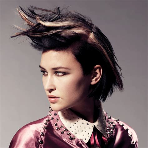 20 short hair highlights ideas Short hairstyle with sliced tips and streaks of color