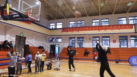 83 Year Old Chinese Basketball Granny Shoots Hoops Daily Mail Online