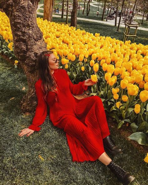 İstanbul Da Lale Zamanı ️💛 ⠀ Emirgan Park Там где я ныряла из тюльпанов Это самый большой и