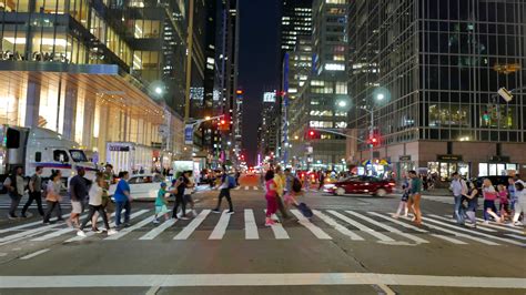 urban metropolis lifestyle scenery. people crossing street Stock Video 