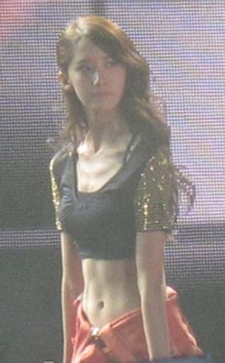 Netizens Take Note Of Snsd Yoonas Defined Abs Itsfactandfiction