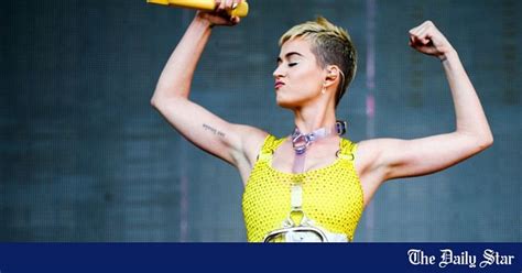 Katy Perry Makes Twitter History With Million Followers