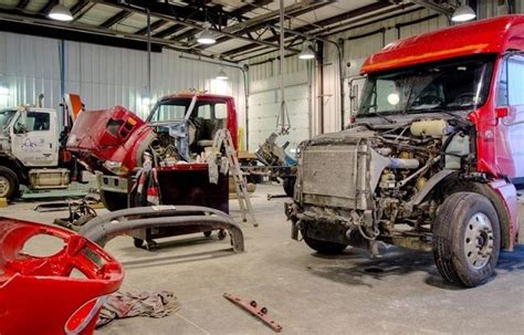 Extreme auto body shop is an auto body repair facility for vehicles of all makes and sizes within county walk. Semi Truck Body Shop near Me | Types Trucks