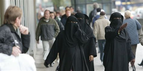 Burka Verbot 8 Fast Ernst Gemeinte Gründe Warum Die Verschleierung Das öffentliche Leben Lahmlegt