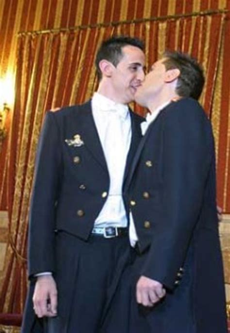 El Primer Soldado Gay Casado Denuncia Su Expulsión Del Ejército El Imparcial