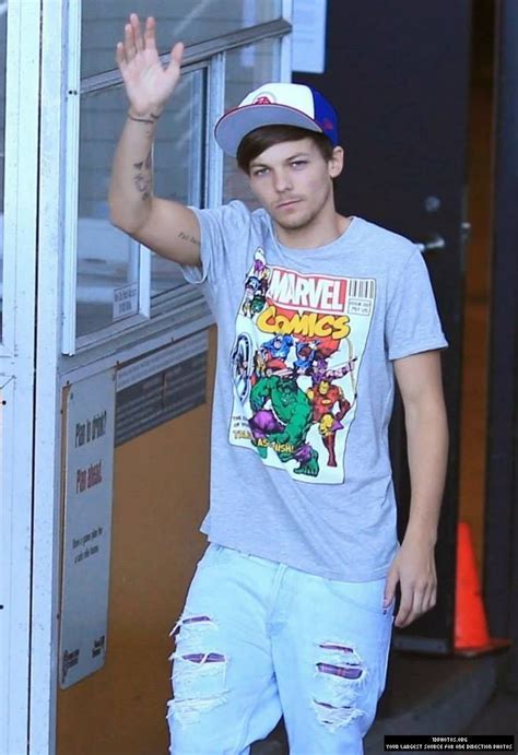 Louis Wearing His Marvel Comics Shirt One Direction Louis Tomlinson