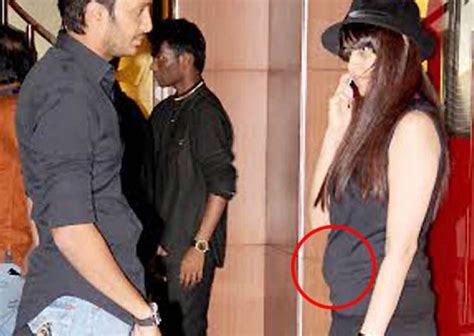 Omg Genelia Dsouza Is Pregnant Shows Baby Bump See Pics