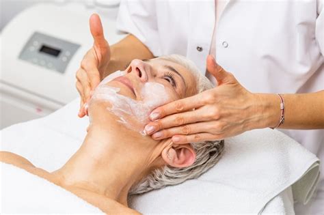 Premium Photo Beautiful Senior Woman Getting Spa Massage Treatment At Beauty Spa Salon Facial