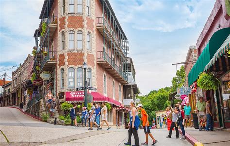 Downtown Eureka Springs Is Adorable And Perfect For A Road Trip