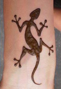 We showcase our favorite ideas and explain the meaning behind these beautiful tattoos. lizard … | Henna art designs, Glitter henna, Henna patterns