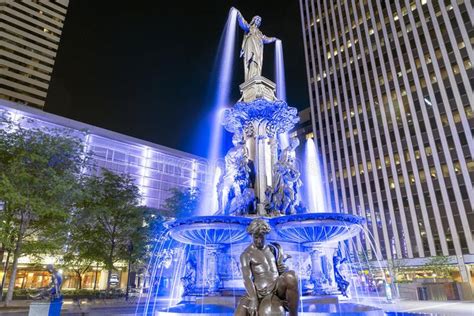 The Heart Of It All Cincinnatis Famous Fountain Square On A Late