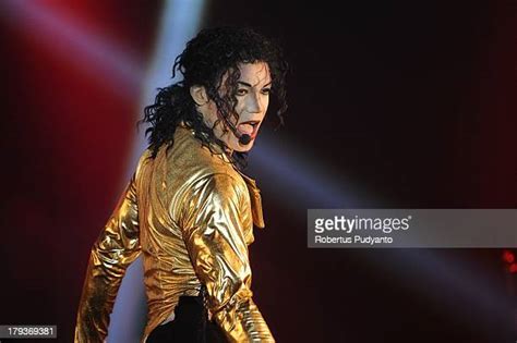 Michael Jackson Impersonator Kenny Wizz Performs Live Photos And