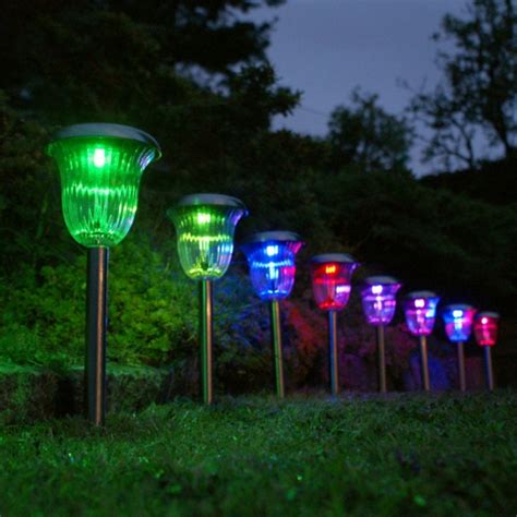 Im garten ist die gartenlaterne solar besonders. Solarleuchten im Garten - Wie man die richtigen ...