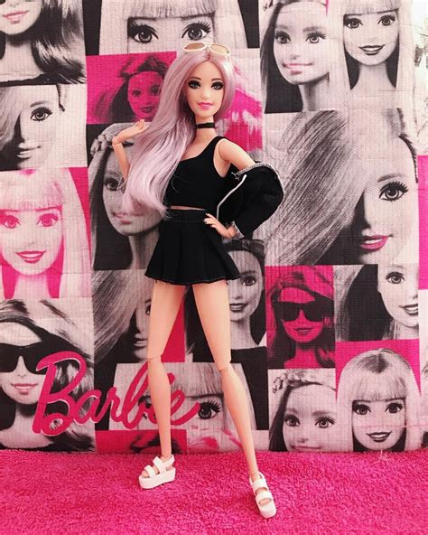 pin de olga vasilevskay en barbie fashionistas Сolor hair ropa para barbie muñecas de moda