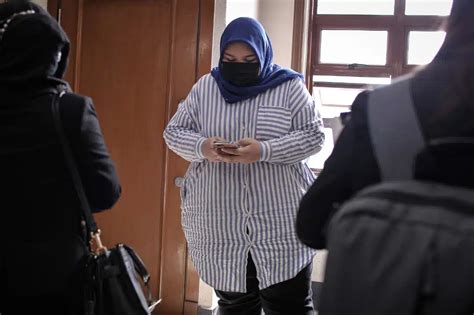 Notis Usul Ditolak Siti Bainun Sayu Balik Seorang Diri Tanpa