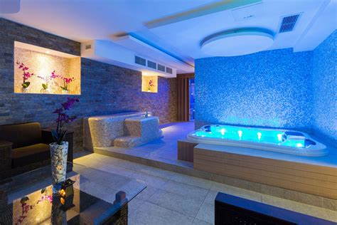 A Guide To Using A Jacuzzi In A Hotel Hotel Chantelle