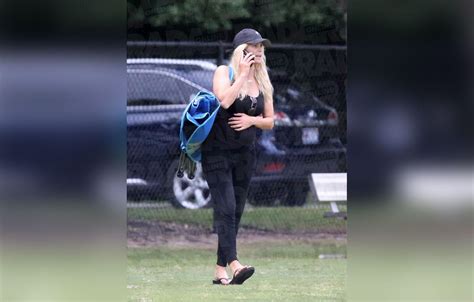 Tiger Woods Ex Wife Elin Nordegren Is Pregnant Shows Off Bump Pics