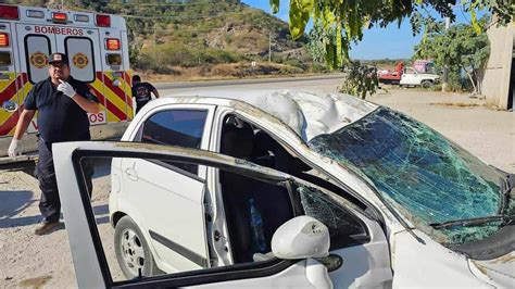 J Venes Protagonizan Aparatosa Volcadura En La Carretera Libre Mazatl N