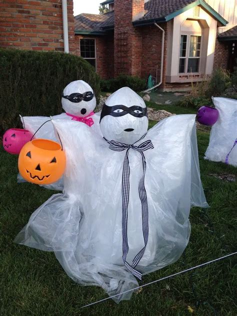Make Tomato Cage Ghosts For A Quick And Easy Halloween Decor Craft Projects For Every Fan