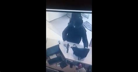 شاهدوا بالفيديو جريمة السطو المسلح على بنك في عبدون