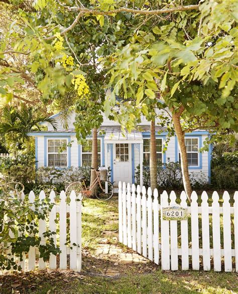 10 Picture Perfect White Picket Fence Ideas Small House Pictures