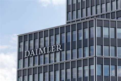 Daimler Aktionär spricht über geplante Spaltung des Autokonzerns