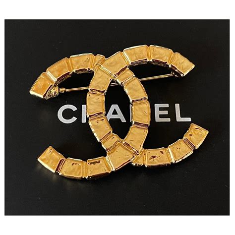Chanel Large Gold Tone Cc Logo Metal Brooch Pin Golden Ref568267