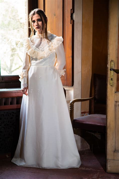 L'abito da sposa che la regina vittoria indossò nel 1840 in occasione delle nozze con alberto di sassonia. Abiti Da Sposa Anni 70 - Abito da sposa vintage anni '70 ...