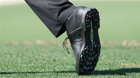 Tiger Woods Shoes Draw Attention Golf Star Spurns Nike In Masters Practice Session