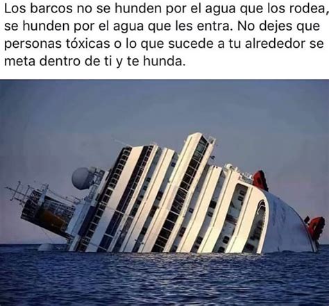 Los Barcos No Se Hunden Por El Agua Que Los Rodea Se Hunden Por El
