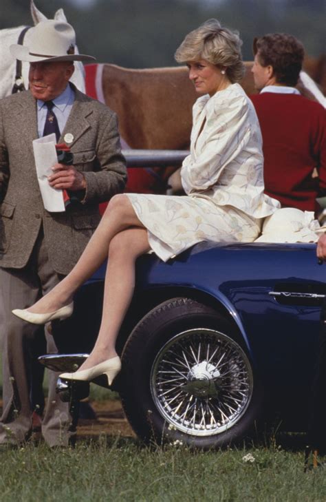 15 Photos Of Princess Diana Fashion Glamour