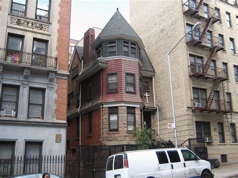 One Of The Last Detached Houses In Manhattan The Owner Transformed It